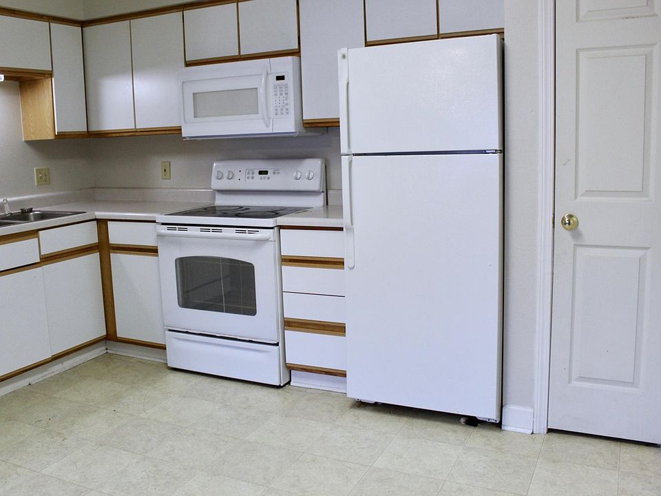 Kitchen, appliances included