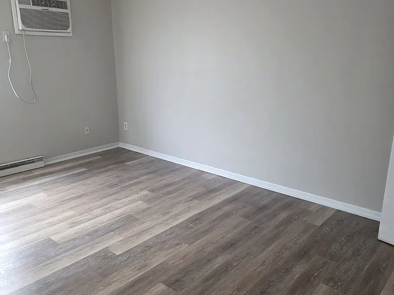 2838 Harrison Ave #4 — Photo 3