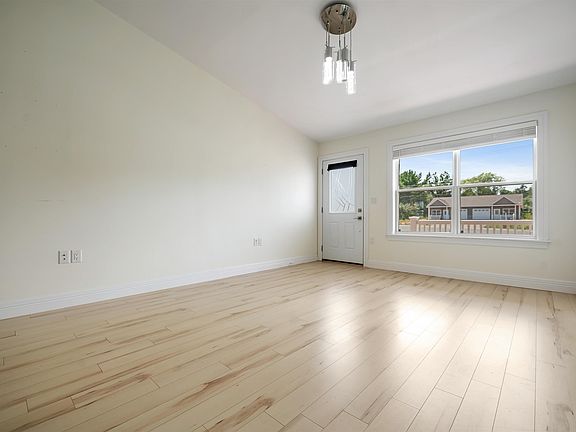 5th image of 12 Summer Hill Pl