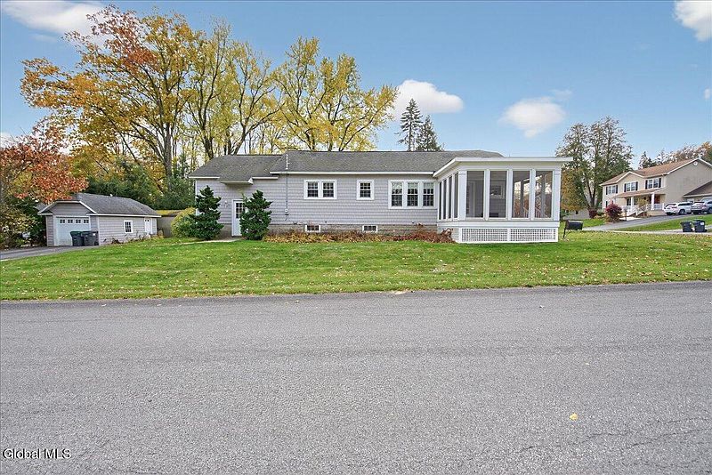 2nd image of 1158 Hedgewood Lane