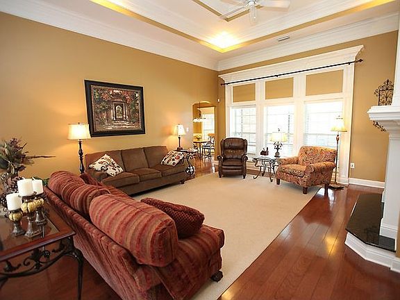 Spaceious Family Room