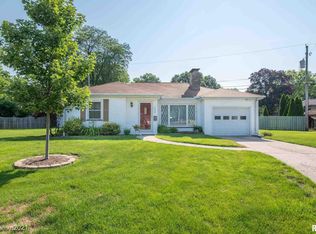 3306 N Kentwood Ct, Peoria, IL 61604