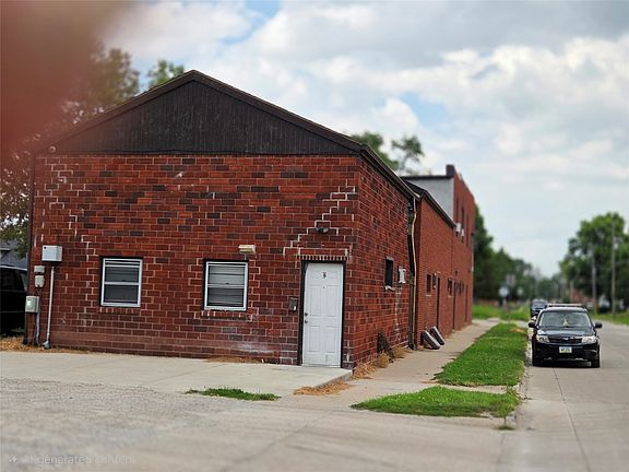 4th image of 2447 E Walnut St