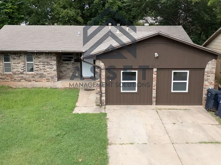 5017 S Briarwood Dr — Photo 1