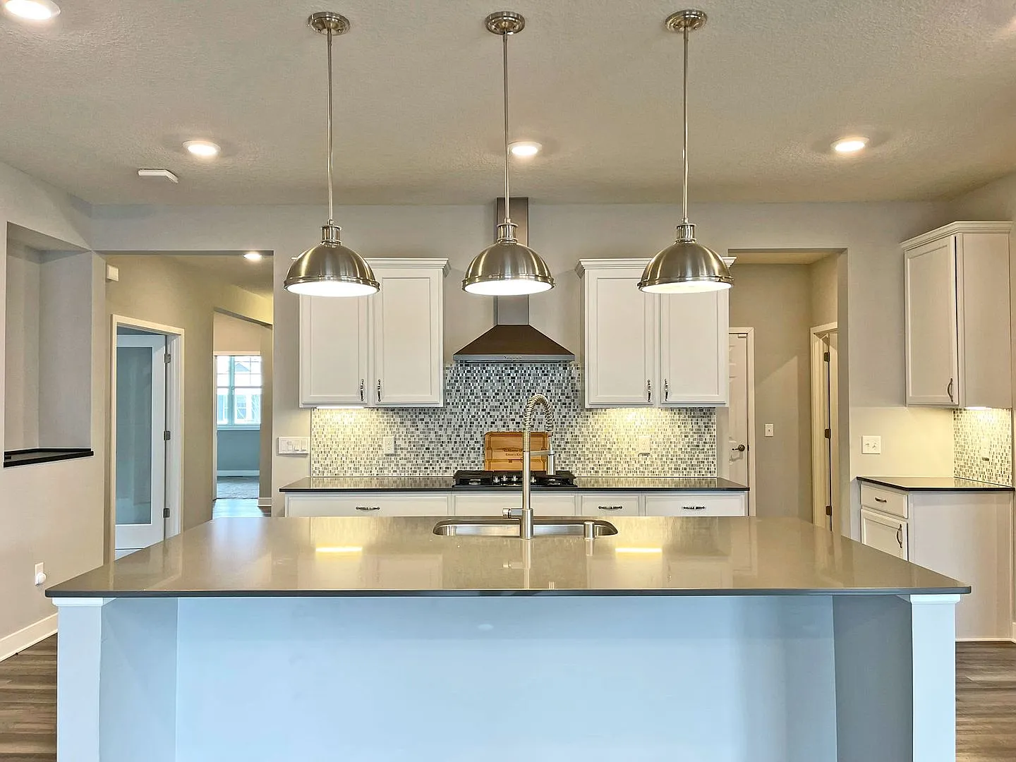Sparkling, Spacious Like-New Home With 3 Bedrooms On Main Level Has Gigantic Family Room And Fire... — Photo 2