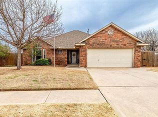 521 Morningside Dr, Yukon, OK 73099