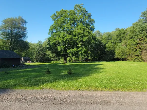 Lee Dr, Moscow, PA 18444