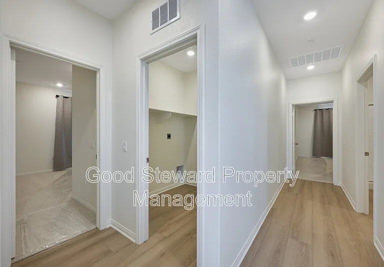 1231 Trojan Cir — Photo 25