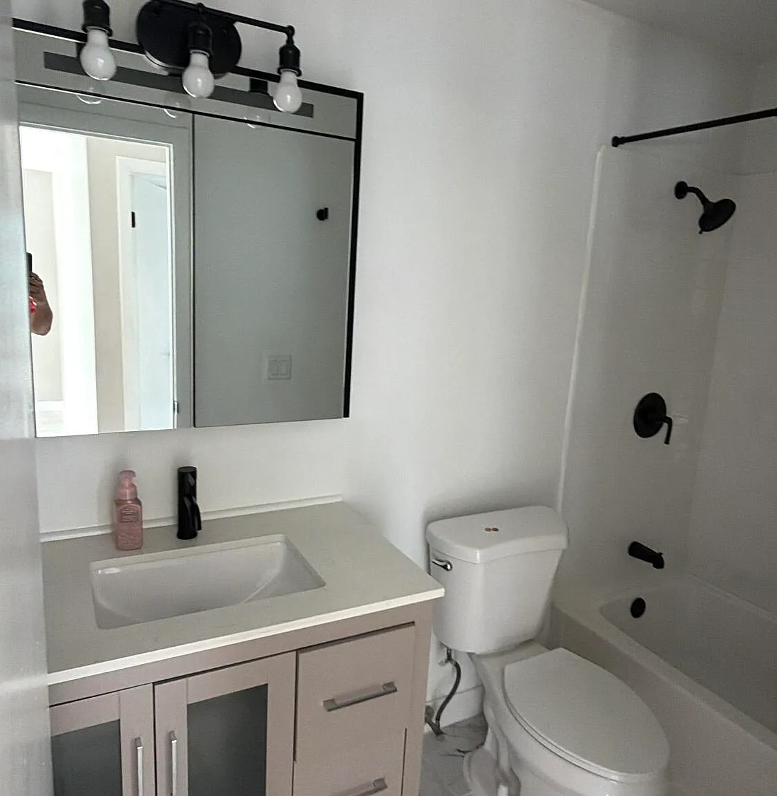 1 bed, 1.0 bath, 2834 sqft, $1,550 — Photo 2