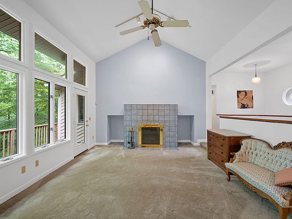 3rd image of 620 Stonebrook Dr