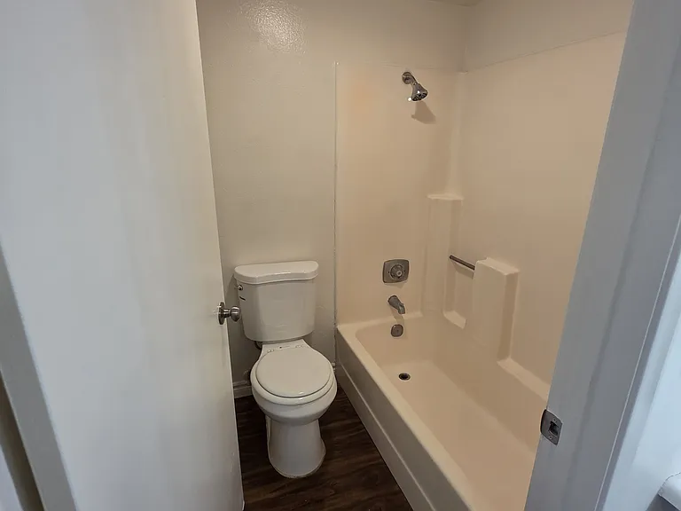 344 W Chevy Chase Dr #7 — Photo 19