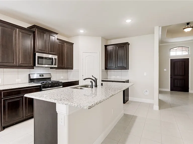 601 Beechwood Dr — Photo 4