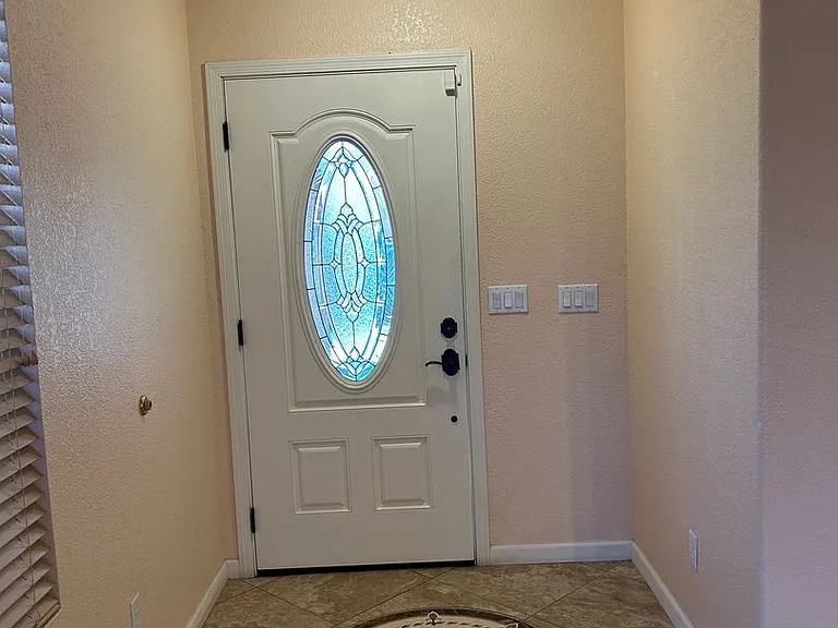 11418 W Cambridge Ave — Photo 2
