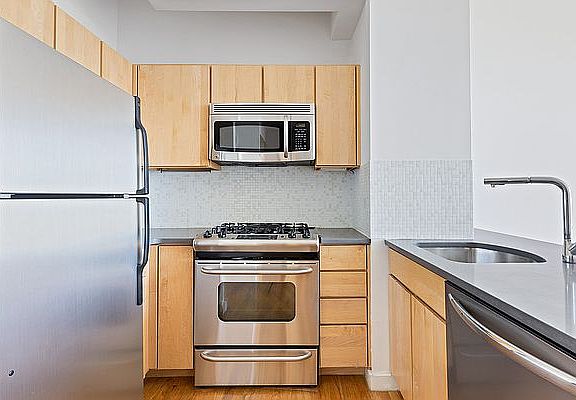 3rd image of 475 Sterling Pl APT 4G