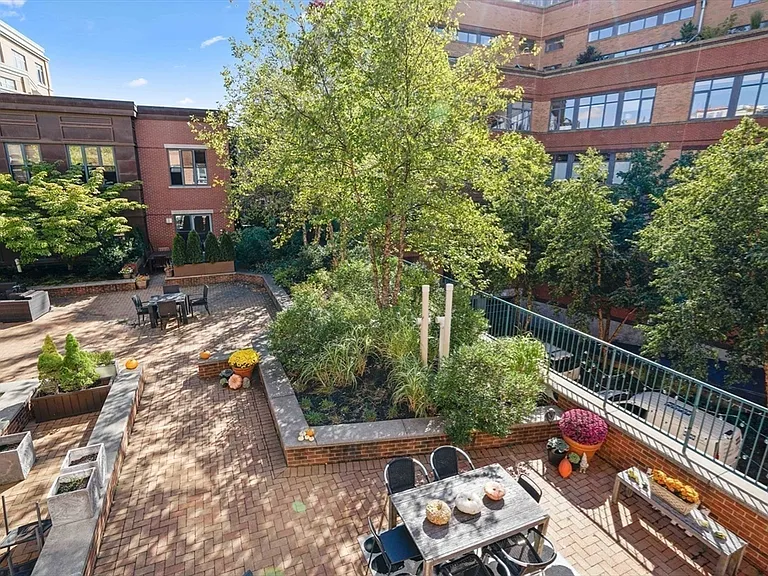 1166 Washington St #303 — Photo 28