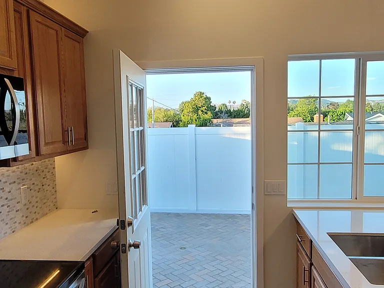 121 W Janss Rd — Photo 7