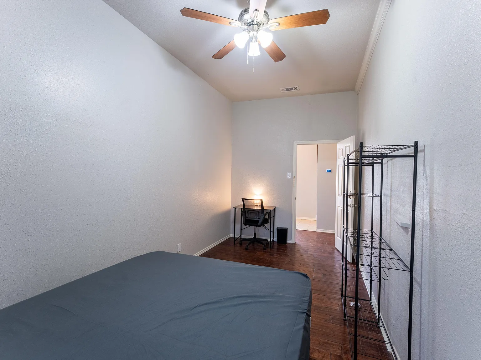4 bed, 2.5 bath, 2540 sqft, $317 — Photo 2