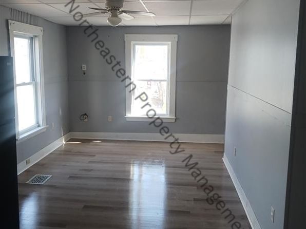 129 Washington St #1, Rumford, ME 04276