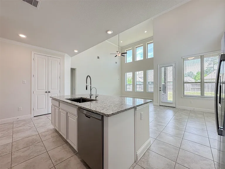 6710 Gallinas Way — Photo 10