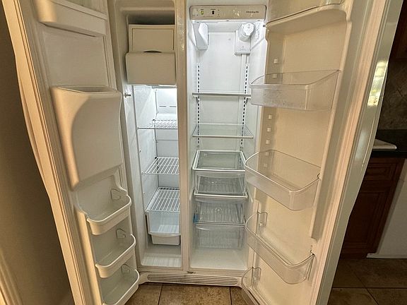 4th image of 926 E San Antonio Dr APT 5