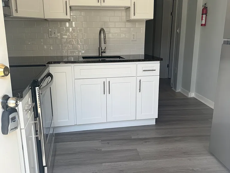 47 York Rd — Photo 6