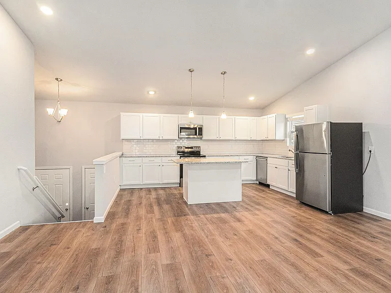 7669 Courtyard Pl — Photo 10