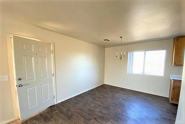 3 bed, 1100 sqft, $1,350 — Photo 3