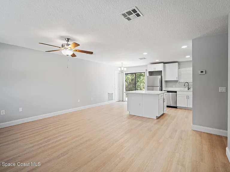 1328 Union St SE — Photo 4