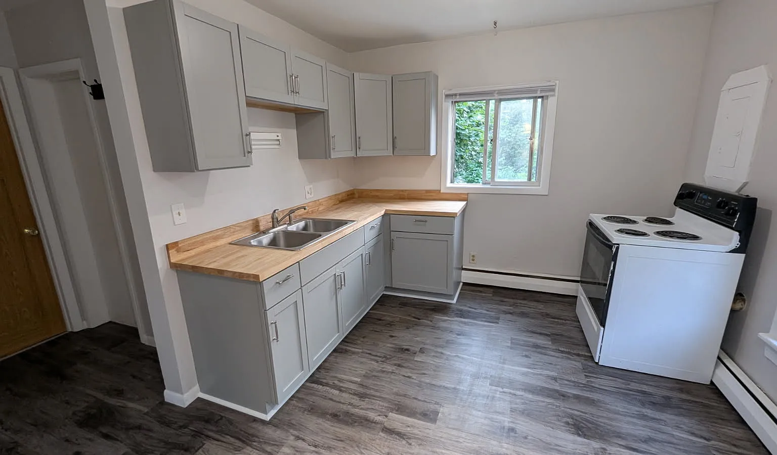 3 bed, $1,800 — Photo 1