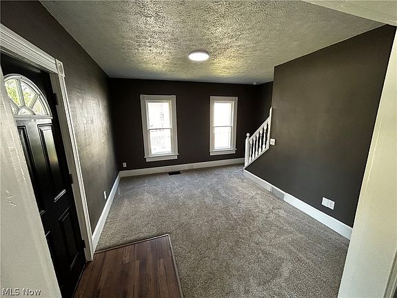 2nd image of 482 Baxter St