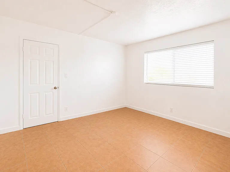Pompano Gardens — Photo 11