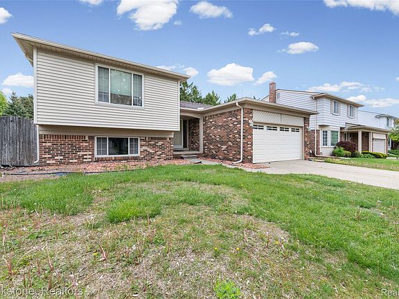 3rd image of 38982 Sutton Dr