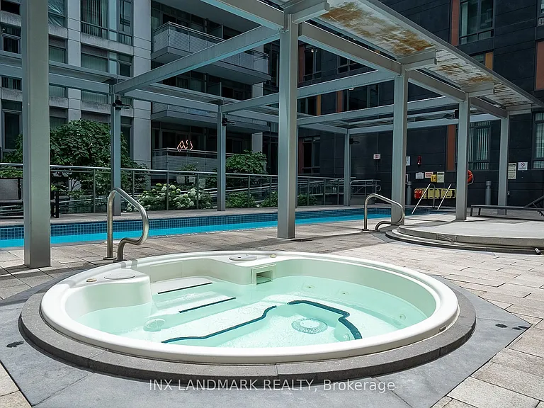 525 Adelaide St W #LPH31 — Photo 4