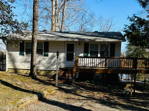 6241 Lakeside Dr, Quinton, VA 23141