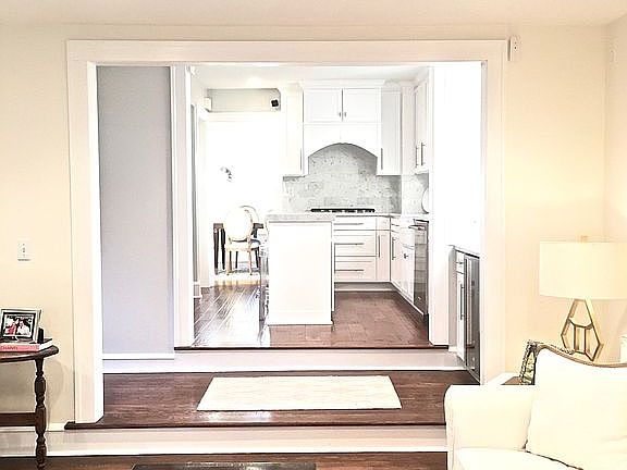 5th image of 395 E Washington St