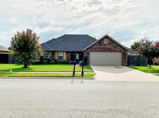 369 N Cold Harbor Ave, Fayetteville, AR 72704