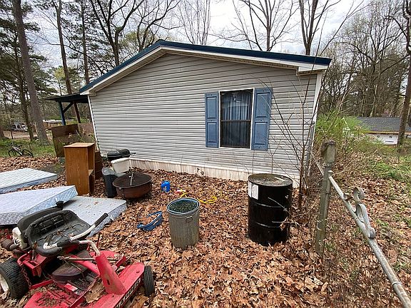 4th image of 320 Highland Cir