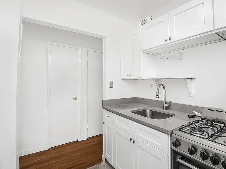 29 Chittenden Ave #2A — Photo 6