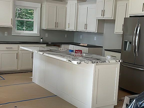 2nd image of 140 Cannon Ln