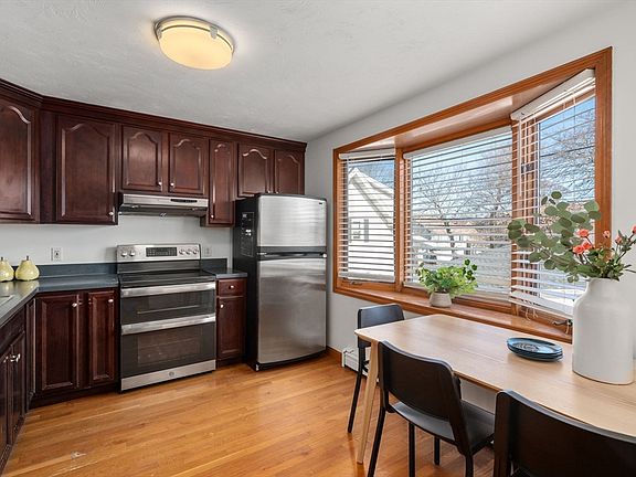 5th image of 215 Centre St Unit 7