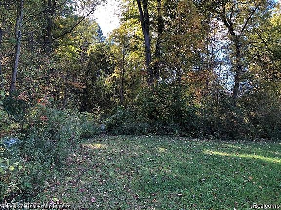 3rd image of 7627 Lapeer Rd