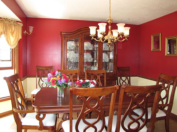 3rd image of 806 Lakeshore Dr