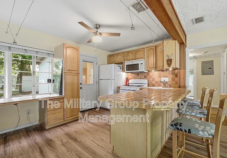 2115 Minerva Ave — Photo 9