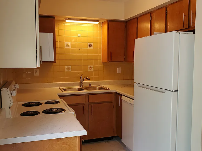 147 Village Dr #2 — Photo 3