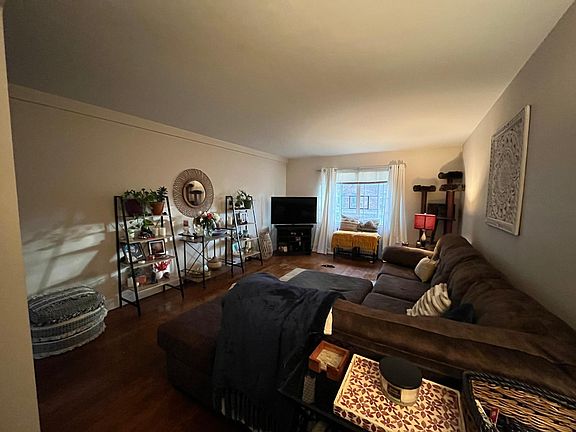 2nd image of 2 Lexington Ave APT 2A