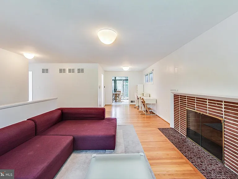 6515 E Halbert Rd — Photo 9