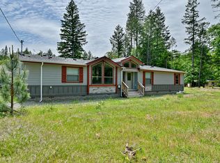 261 White Oak Dr, Cave Junction, OR