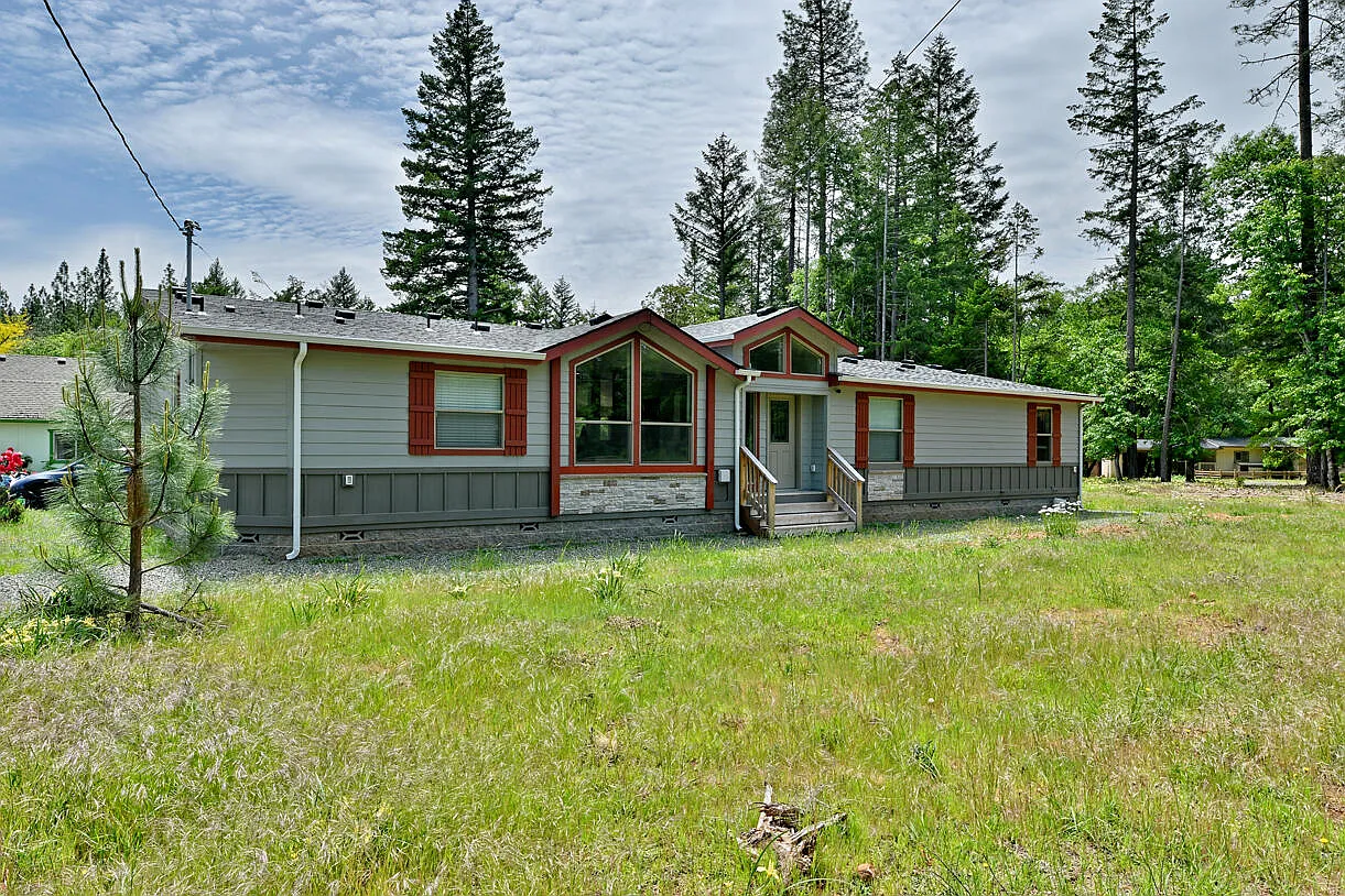 261 White Oak Dr photo 1