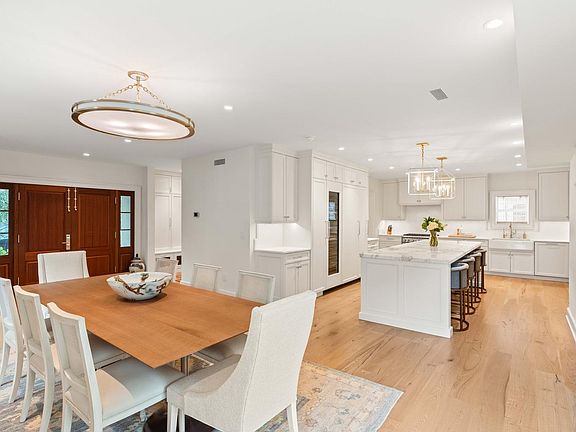 3rd image of 4 Gateway Walk