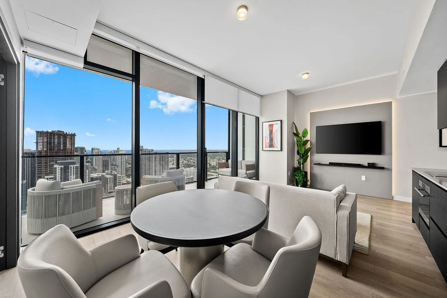 1 bed, 1.0 bath, 893 sqft, $8,059 — Photo 3